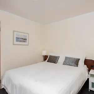 Trinity On Hampden 3*, Crawley Australia
